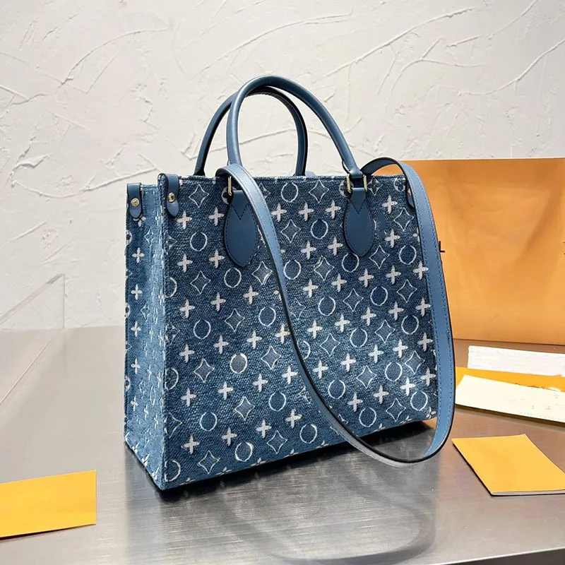 

2023 Denim Crossbody Bags Women's Embossed Flowers With Designers Tote Multi funcito handbags shoulder bag fashion versatile, Blue