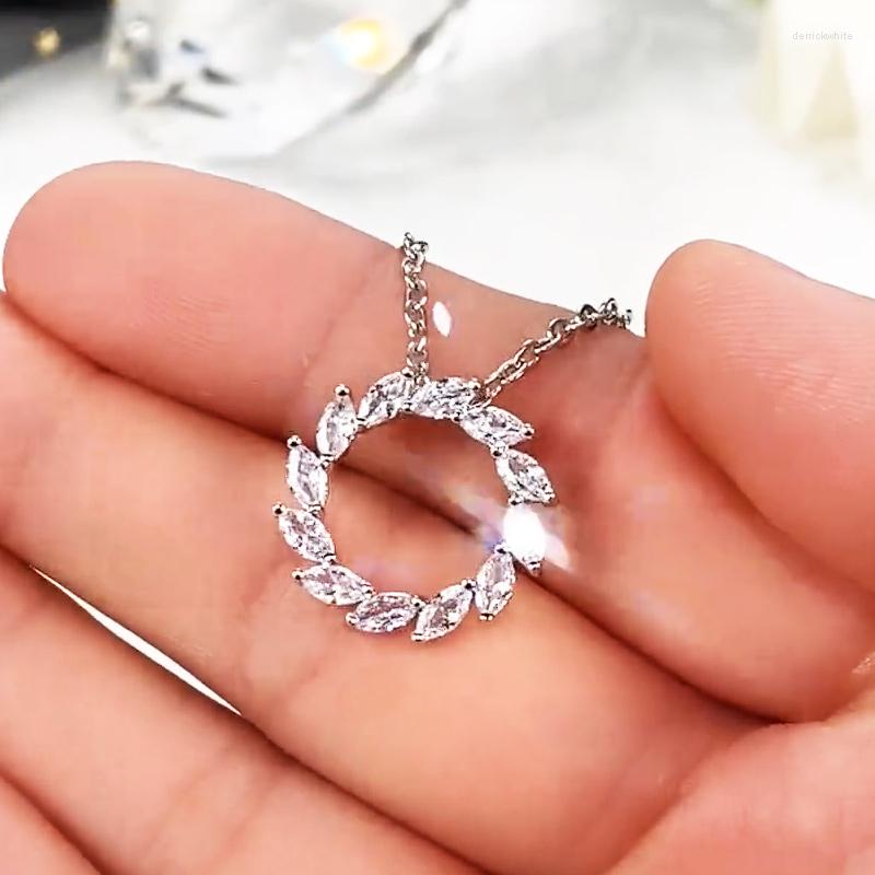

Pendant Necklaces Huitan Fashion Silver Color Round Women Delicate Girl Party Accessories Versatile CZ Jewelry Drop