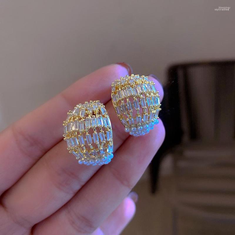 

Stud Earrings Autumn And Winter 2023 Fashion Niche Design Hollow Heavy Industry Zircon C-shaped Silver Needle Earrings.