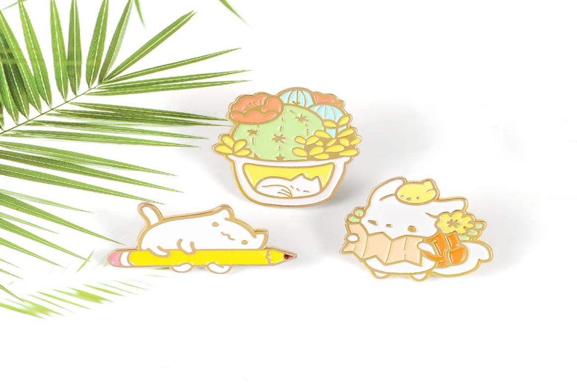 

Reading Cat Cat Sleeping on a Pen Cat Sleeping under a Flowerpot Brooches Badges Enamel Cartoon Animal LiBrooches Lapel Pins zdl053001673