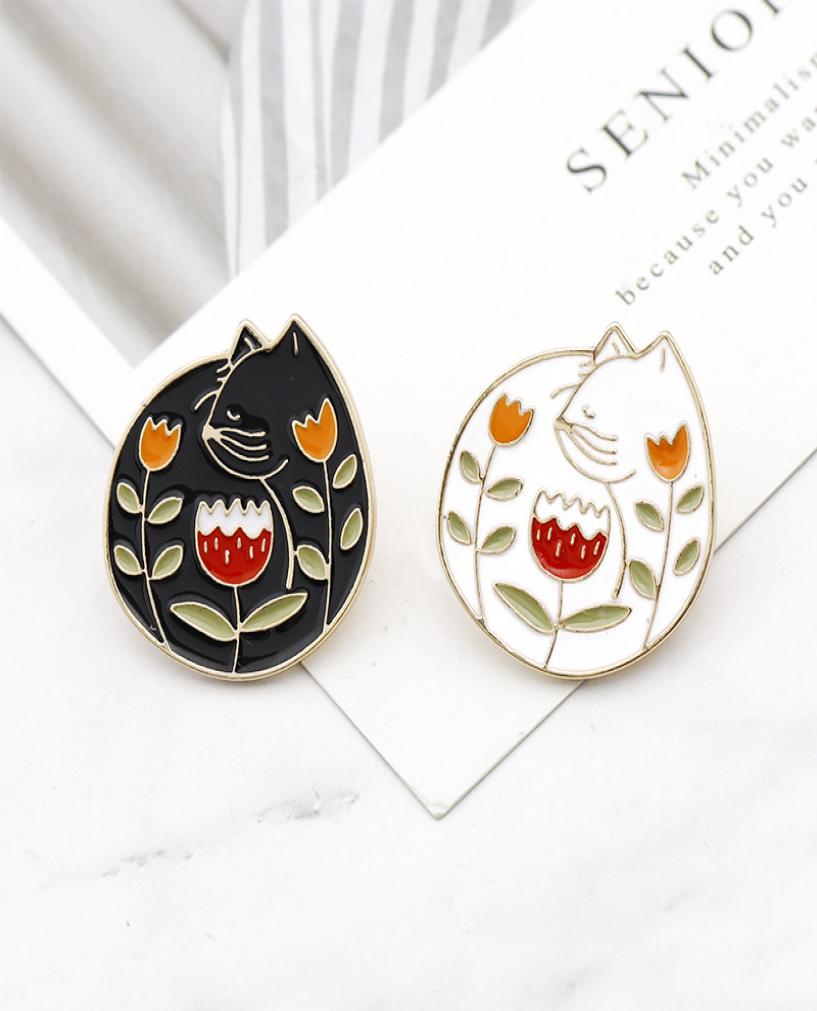 

Cat flower leaf pattern black and white cute cartoon personality brooch ornament creative special new trend lapels jeans2534844