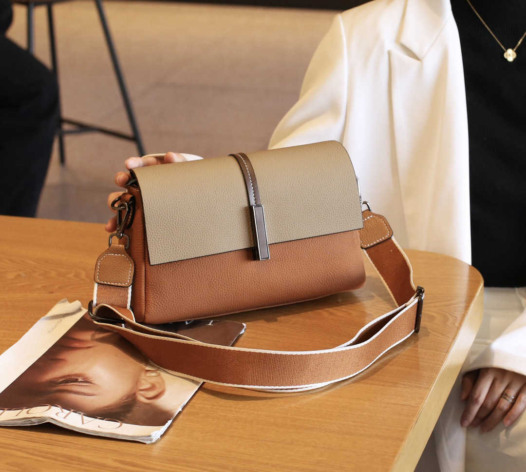 

Genuine Leather Women's Bag Fashion Texture 2023 New Women's Bag Popular Contrast Color Crossbody Bag Fashionable Versatile Small Square Bag, Black3