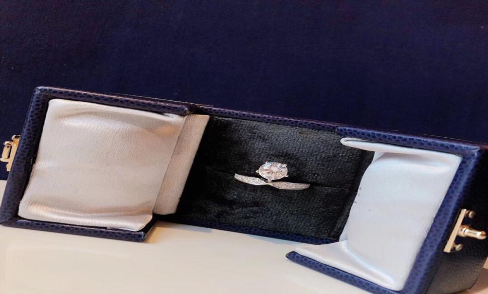 

2020 new fourclaw round diamond Shangmei ring sterling silver plated thick gold does not fade and is not allergic 5200876