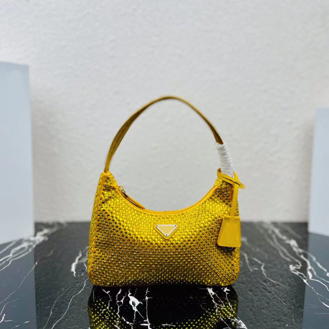 

2023 Women's fashion designer bag classic tramp pocket with diamond handbag wallet new solid color classic underarm bags, Green