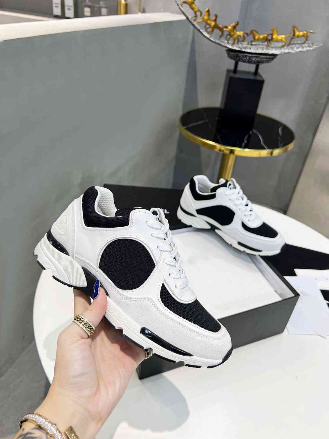 

High Quality Running Shoes Designer CCity Outdoor Casual Retro Sports Shoes channel Men Women Sneakers Run Away Breathable trainer N09