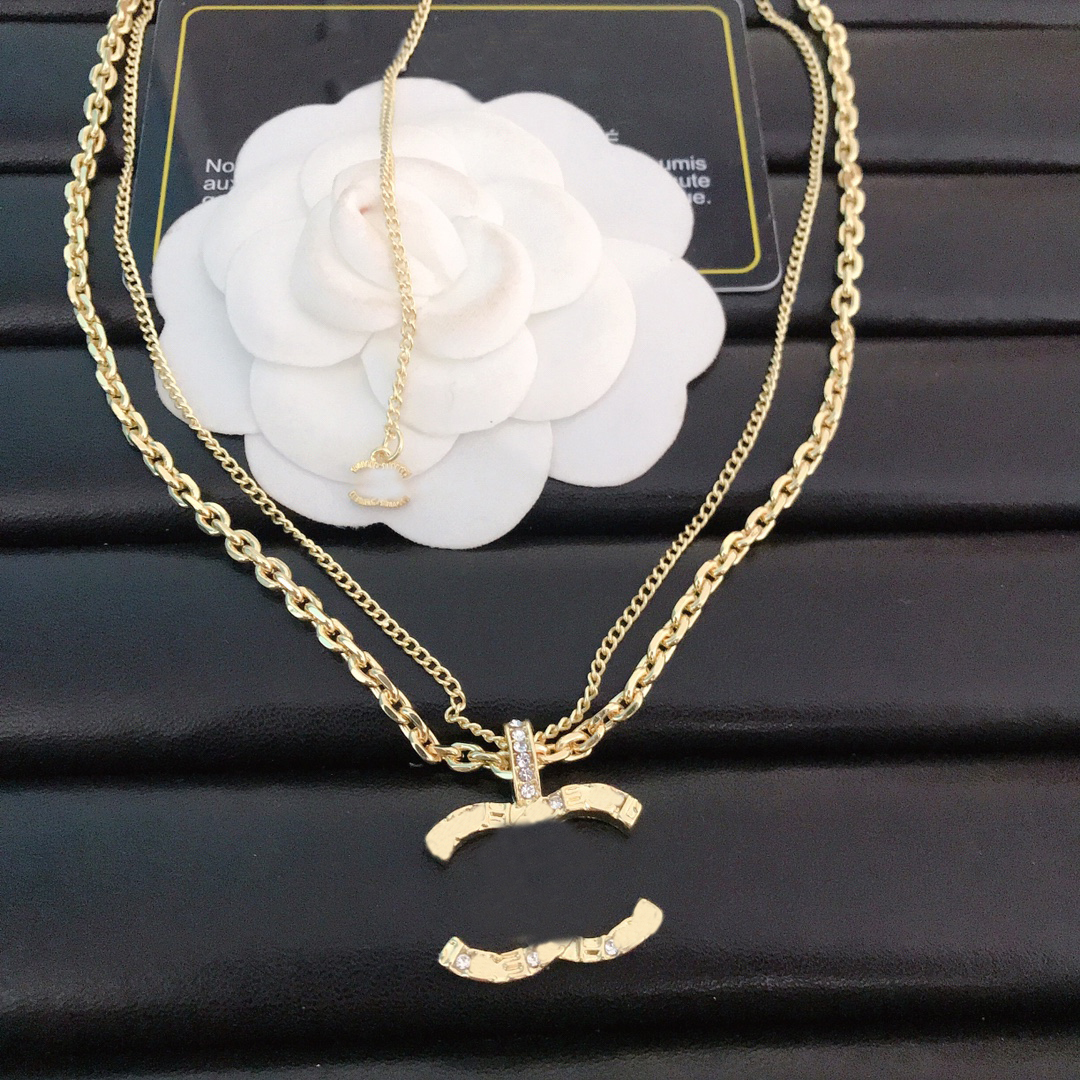 

Classics Styles Designer Letter Pendant Necklaces High-end Design Brass Material Diamond Setting Sweater Necklace 18K Gold Plated Link Chain Women Party Jewelry
