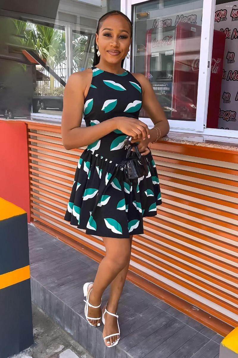 

Work Dresses Gotoola Spring And Summer 2023 Cropped Sleeveless Lip Printings Vest High Waist Irregular Skirt Two-Piece Set Elegant Fashion, Multicolor