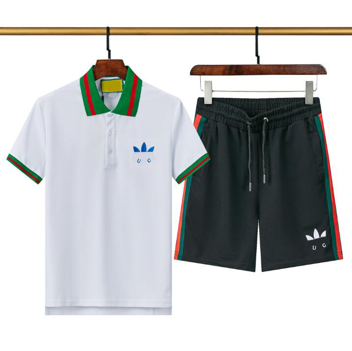 

Plus Size Mens Tracksuits Designer Summer Bee Suits T Shirt Set Shirts Shorts Sets Man Luxury Outfits Sportswears