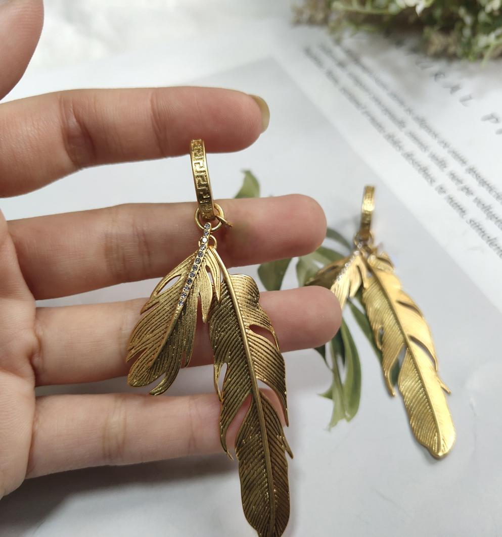

Fashion Statement Earrings Big Geometric Earrings for Women Hanging Dangle Earrings Drop Earing Modern Gold Feather 2021 Designers7917947
