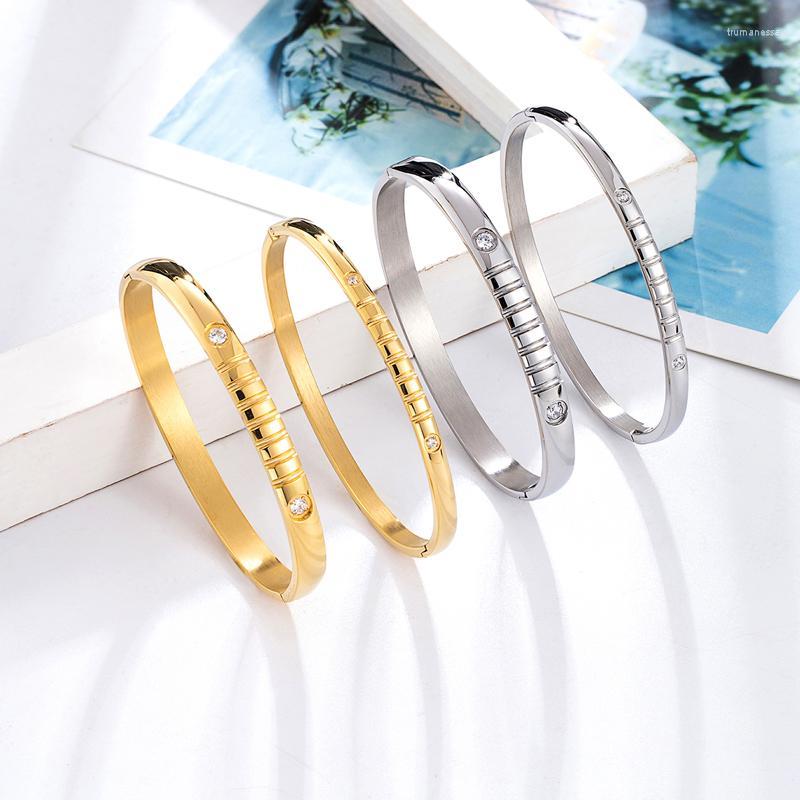 

Bangle High Quality Unique Design Inlaid Hom Two Crystal Stainless Steel Bracelet Ladies Love Fashion Jewelry Gift Wholesale Raym22