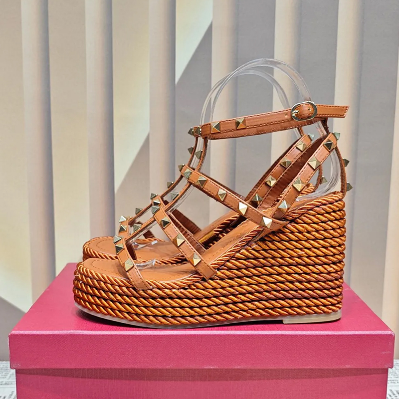 

New Stud Srivet Platform Wedge Sandals women's luxury designers leather Chunky Gladiator heeled Sandal evening Party shoes factory footwear 9.5c.m with box, Color 3