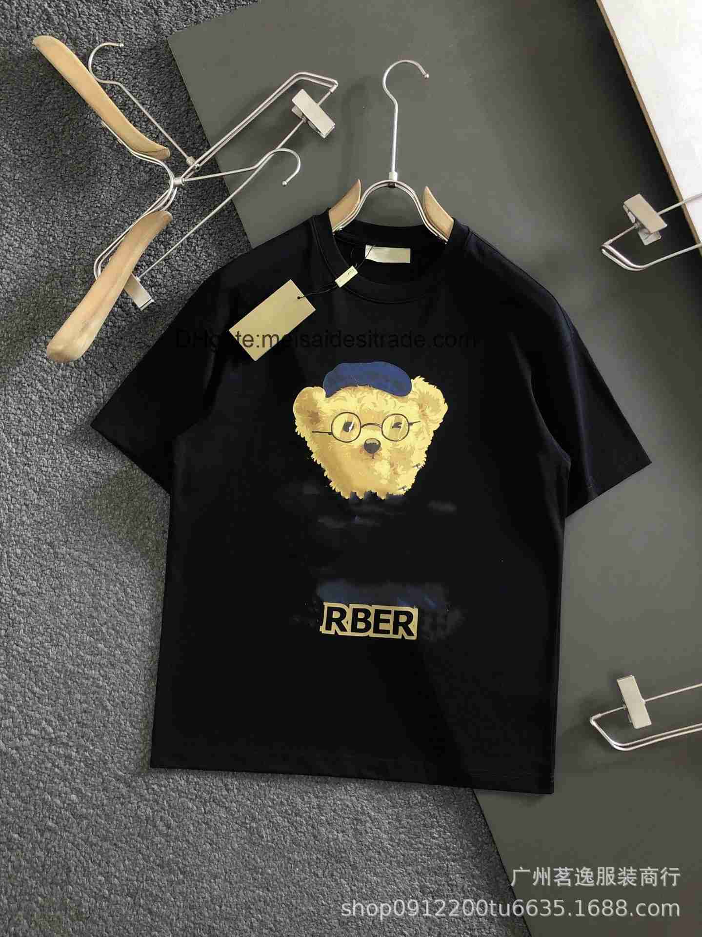 

AAAAA Designer Luxury T-shirt Bur Brand Correct BU Cute Little Bear Print Design Round Neck Short Sleeve T-shirt Trendy High Street Unisex Fashion, Black