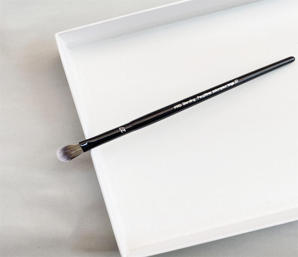 

PRO Eye Crease Makeup Brush 27 Black Soft Fluffy PaddleShaped Eyeshadow Blending Beauty Cosmetics Brush Tools8920862