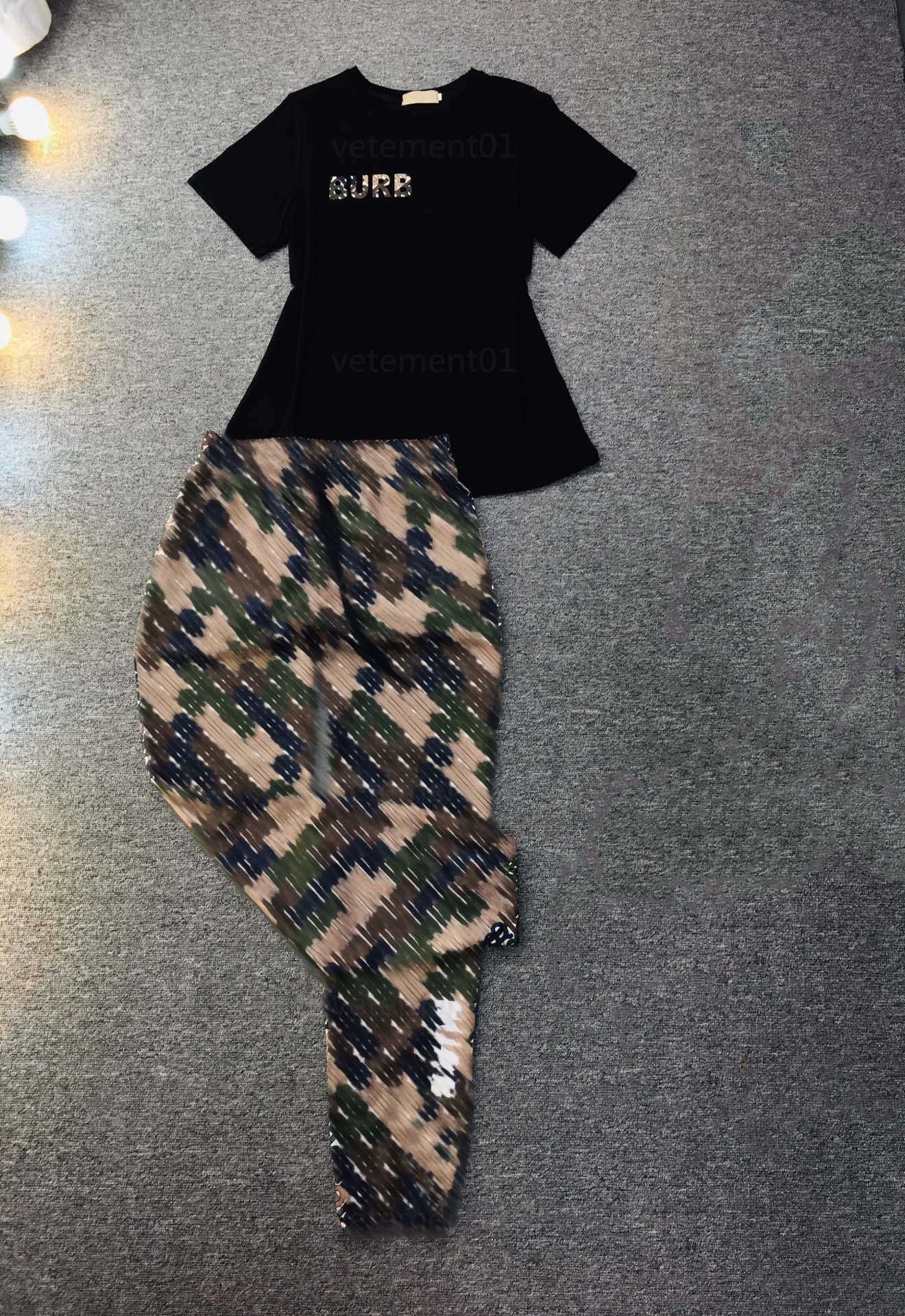 

Tracksuits Women Tee Shirt Two Piece Set Fashion Casual Round Neck Tshirt Classic Pattern Print Elastic Waist Casual Pants Clothes Women Designer 0607