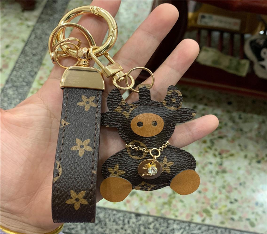 

Cow Key Chains Accessories Brown Flower Teddy Bear PU Leather Car Keychains Rings Jewelry Women Men Fashion Animal Bag Charms Pend3811724