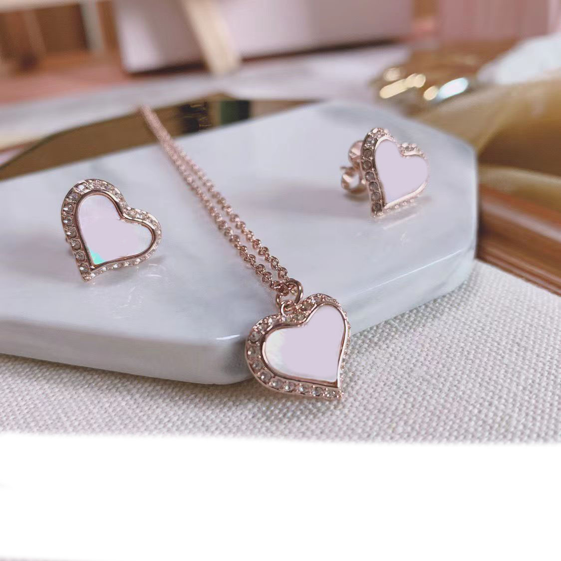 

Designer High Quality Love Saturn Natural Color Fritillary Diamond silver rose Gold necklace stud earrings can be ordered set