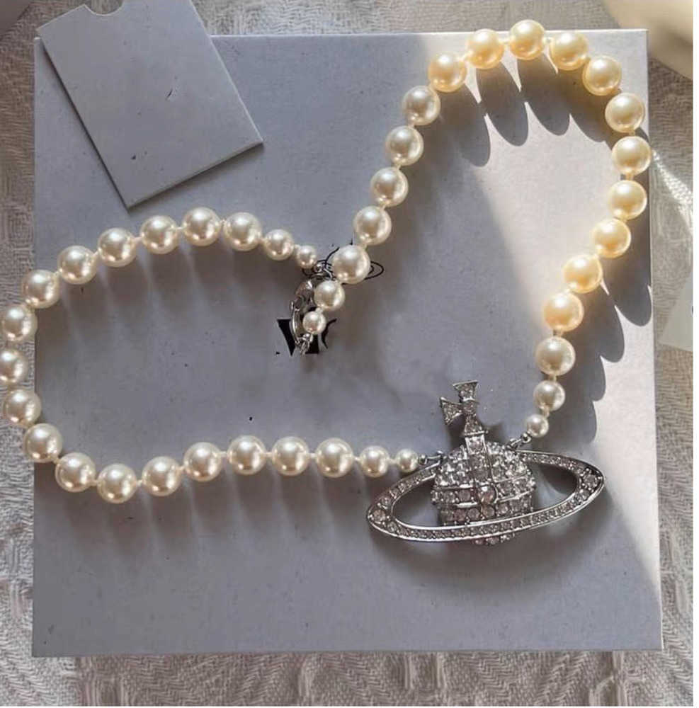 

Pendant Necklaces Designer Letter Vivian Chokers Luxury Women Fashion Jewelry Metal Pearl Necklace cjeweler Westwood Tidal flow design 602ess