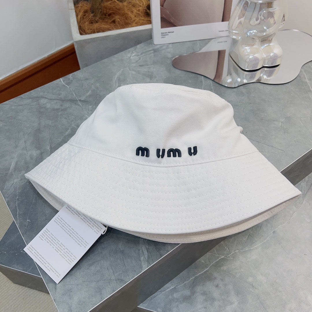 

Bucket hat high version Miu's girls like to wear all kinds of clothes to show their thinness, classic embroidery and fashion