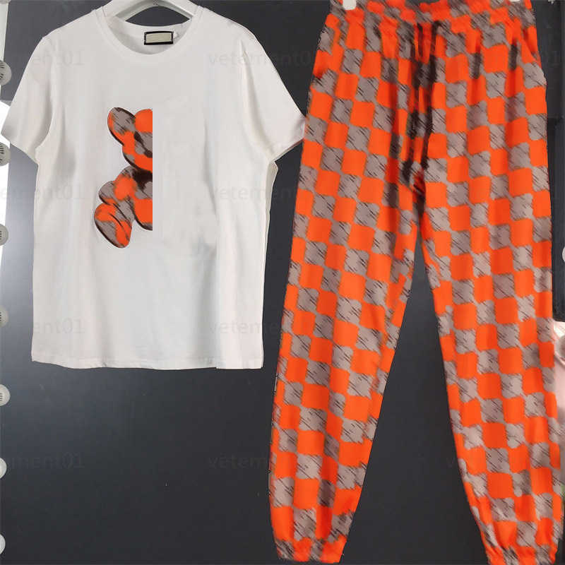 

Classic Tracksuits Suit 2 Piece Set Woman Designer Bear Logo Print Round Neck T shirt Plaid Pattern Print Elastic Waist Casual Pants Womens Designers Clothing 0607
