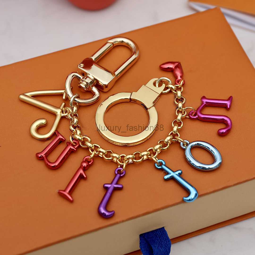 

Stylish Colorful Luxury Designer Keychain Letter Pendant Gold Key Buckle Detachable Keychains For Mens Womens Keys Ornaments Wholesale