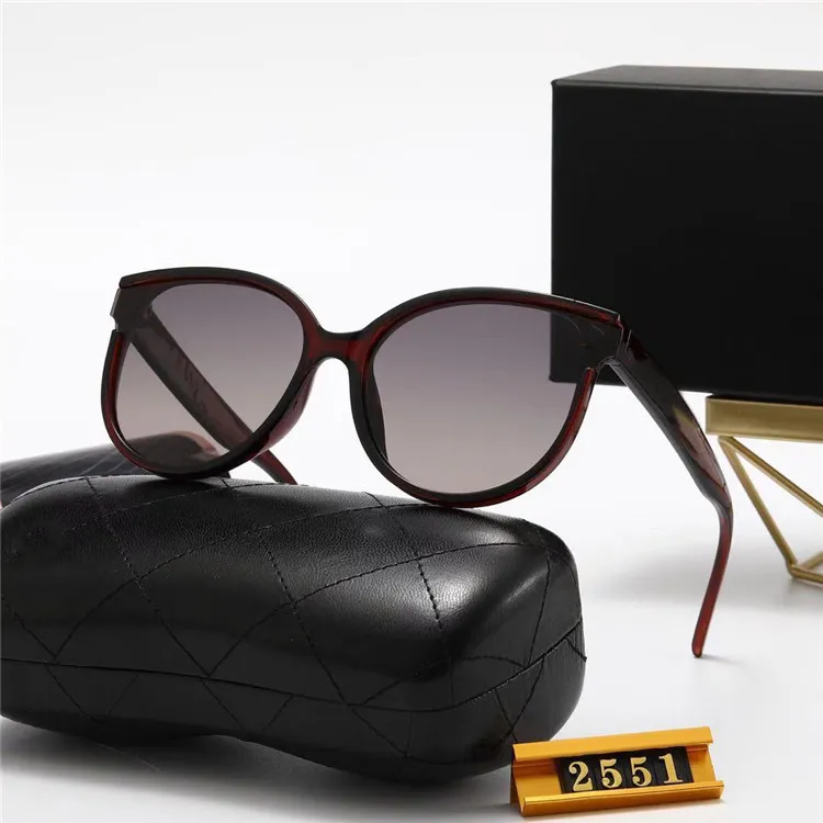 

Trendy New Brand Designer Sunglasses for Couple Comfortable and Stylish Eyewear Elegant Temperament Polarized Glasses 2551