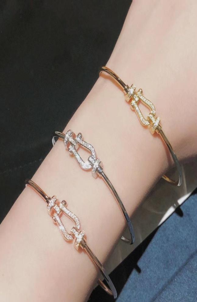 

2020 new bracelet interlocking S925 sterling silver allcrystal house buckle charm bracelet women039s jewelry9455373