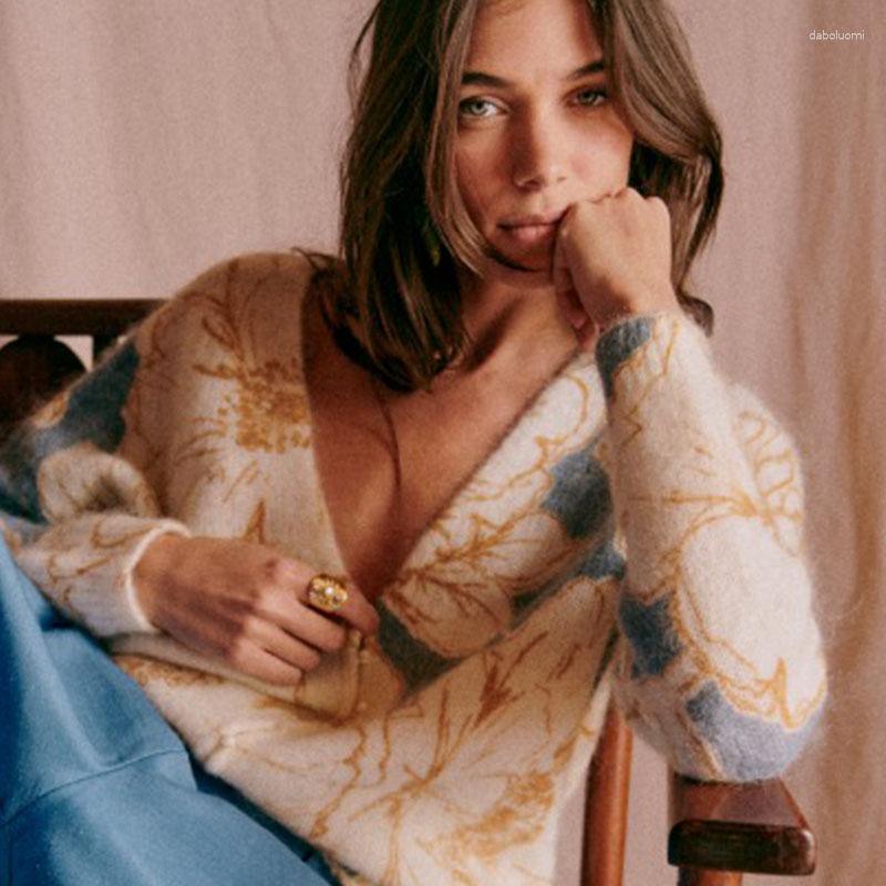 

Women' Knits 2023 Spring And Summer Special Offer V-neck Floral Loose Knitted Women Sweater, Cardigan