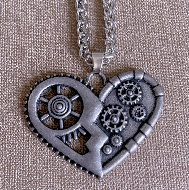 

Chains Fashion Jewelry Nordic Alloy Gear Love Pendant Necklace For Men Retro Accessories Trendy Women Chain Couple