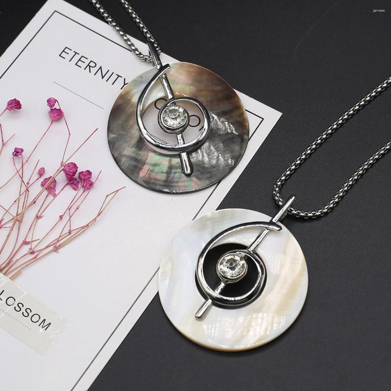 

Pendant Necklaces Natural Shell Necklace Round Shape White Black Musical Note Pattern Charms Stainless Steel Chain For Jewelry Gift