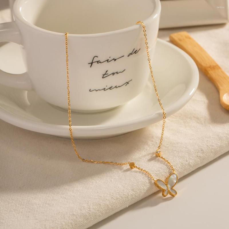 

Pendant Necklaces Classic Casual Butterfly Rhinestone Necklace For Women Exquisite Elegant Gold Color Clavicle Chain Trendy Jewelry Gift