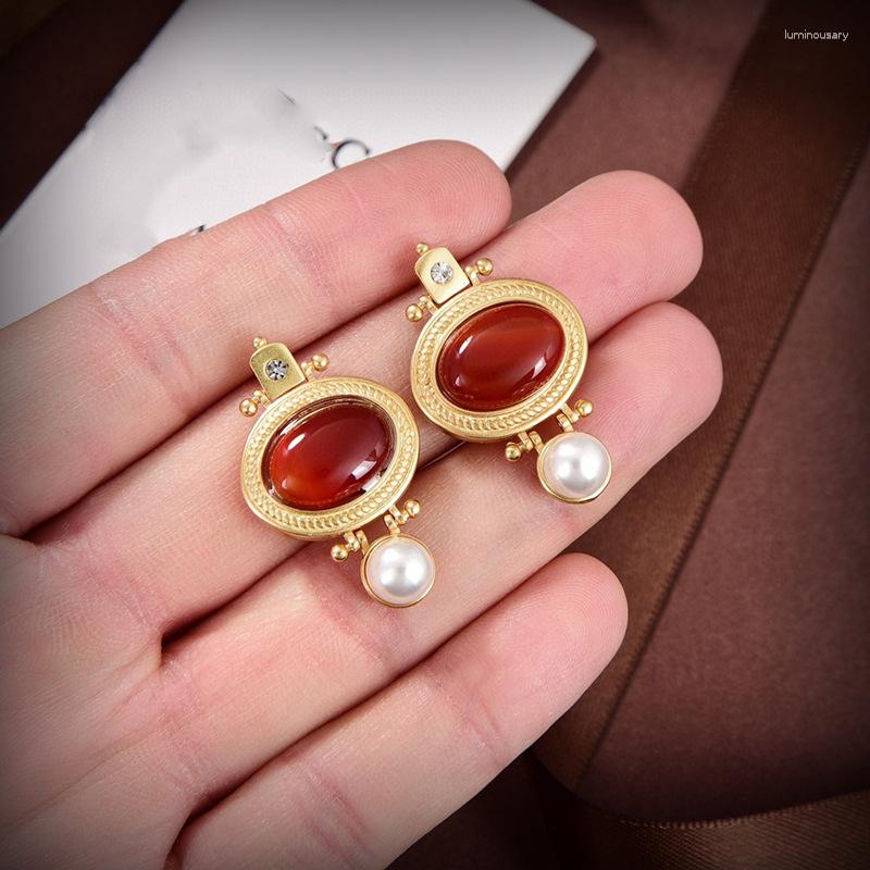 

Stud Earrings European And American Fashion Retro Three-dimensional Simple Geometric Red Grain Stone Pearl