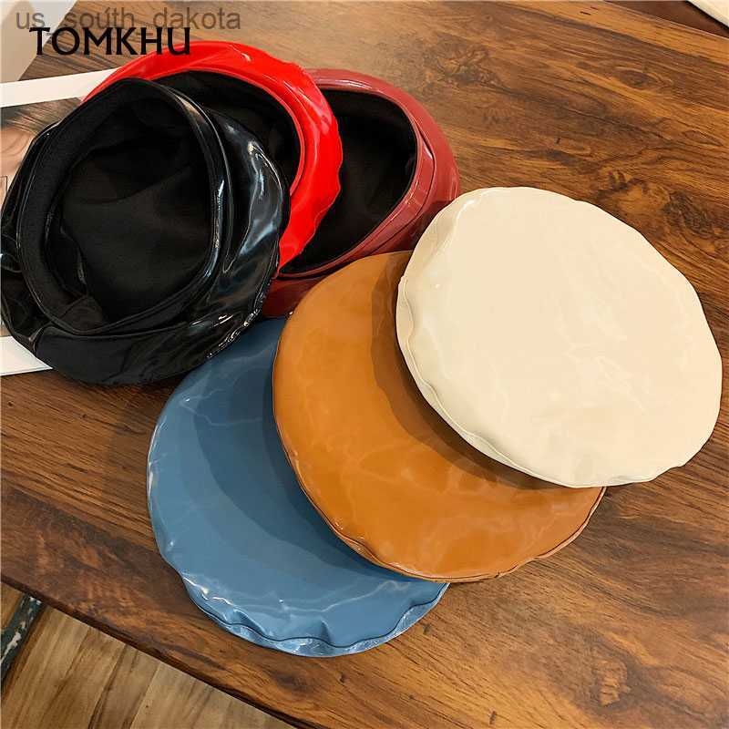 

2021 New Women Fascinating Black White Fall Winter Hat Chic Faux Leather French Beret Show Fashion Women Beret Beanies Cap L230523, Dark red