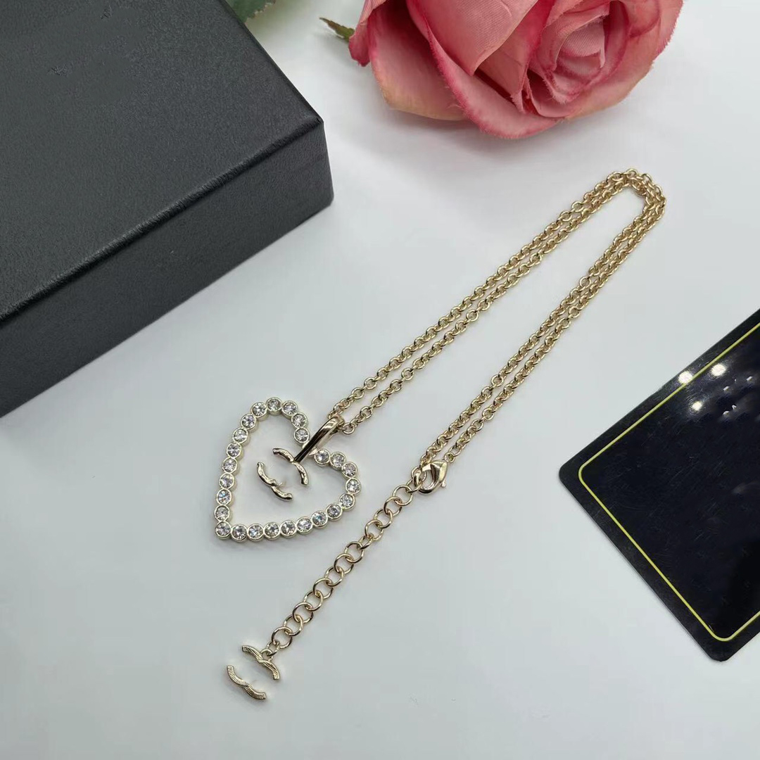 

Women ccity Luxury Necklace Pendant Designer pearl Crystal Brass C-Letter Necklaces Choker Jewelry Accessories 87