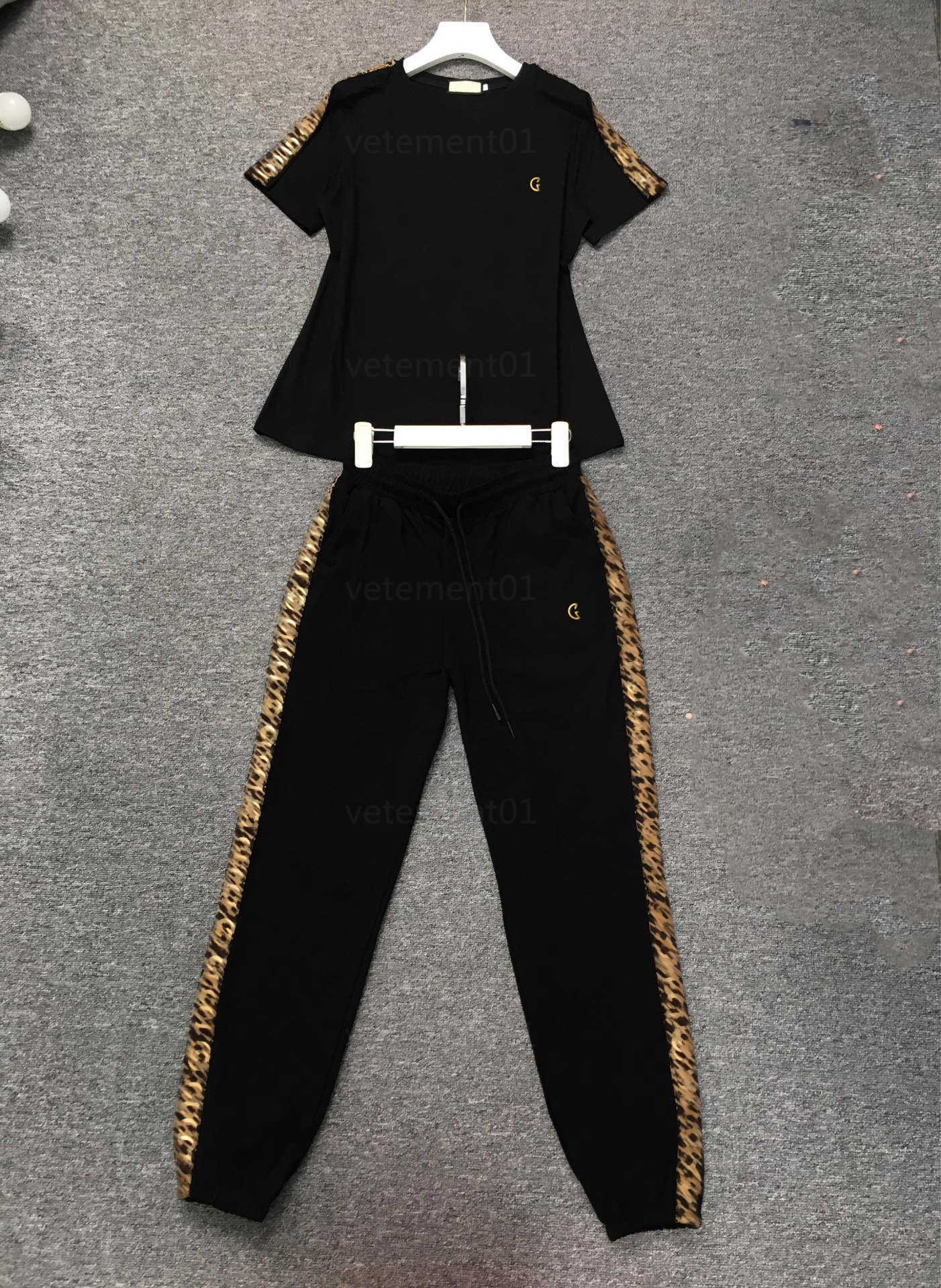 

2 Piece Set Designer T Shirt Woman Clothing Letter Line Decoration Solid Color Short Sleeve Round Neck Tshirt Loose Casual Elastic Waist Long Pants Tracksuits Suit 06