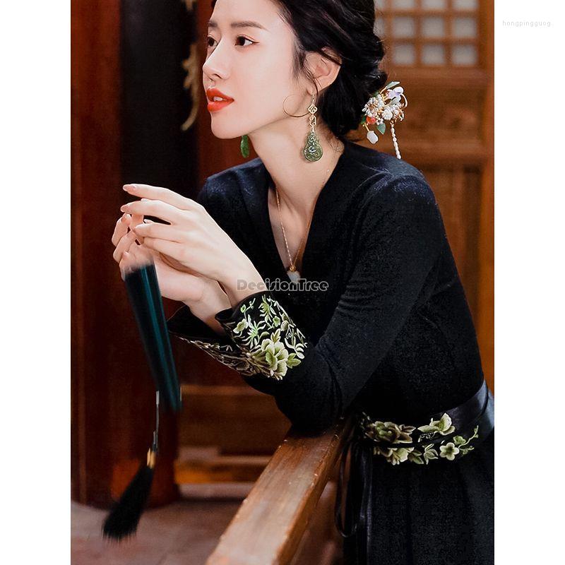 

Ethnic Clothing 2023 Autumn Winter Chinese V-neck Embroidery National Style Dress Improved Long Sleeve Cheongsam For Female S30