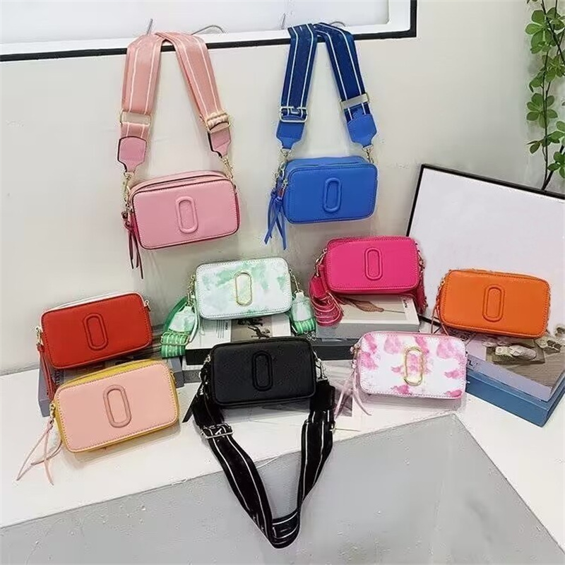 

2023 new Designer Womens Shoulder Bag Letter pink green black Color Contrast Camera Bags Versatile Messenger Bags Double Zip Wide Strap Shoulder Bags wallets