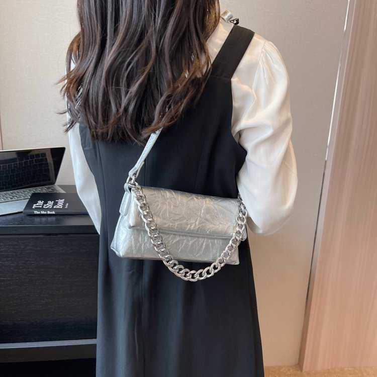 

Baobao Women's 2023 Summer New Small Fragrance Chain Bag Luxury Pleated Small Versatile Commuting Straddle Shoulder Bag, Silver9