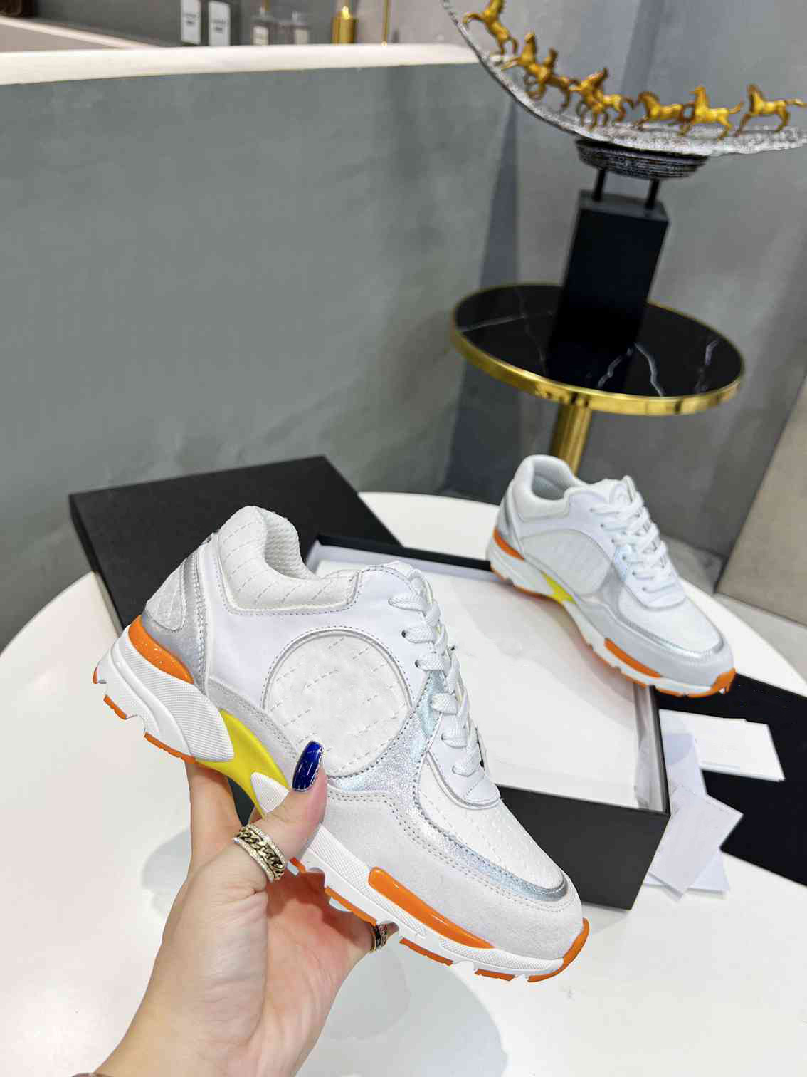 

High Quality Running Shoes Designer CCity Outdoor Casual Retro Sports Shoes channel Men Women Sneakers Run Away Breathable trainer N091