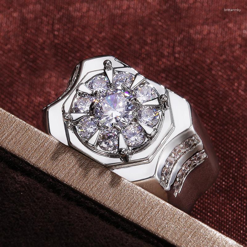 

Wedding Rings 2023 Luxury Men's Crushed Diamond Zircon Ring Fashion F637