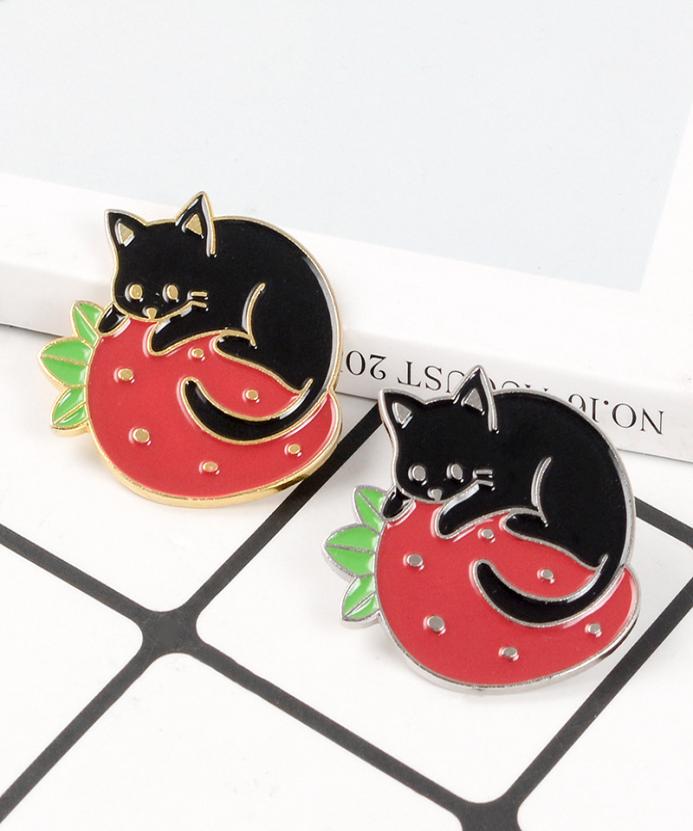 

Punk Beautiful Dark Starry Sky Magic Enamel Brooches Cute Animals Sleepy Creative Strawberry Cat Brooch Badge Gift for Friends4237672