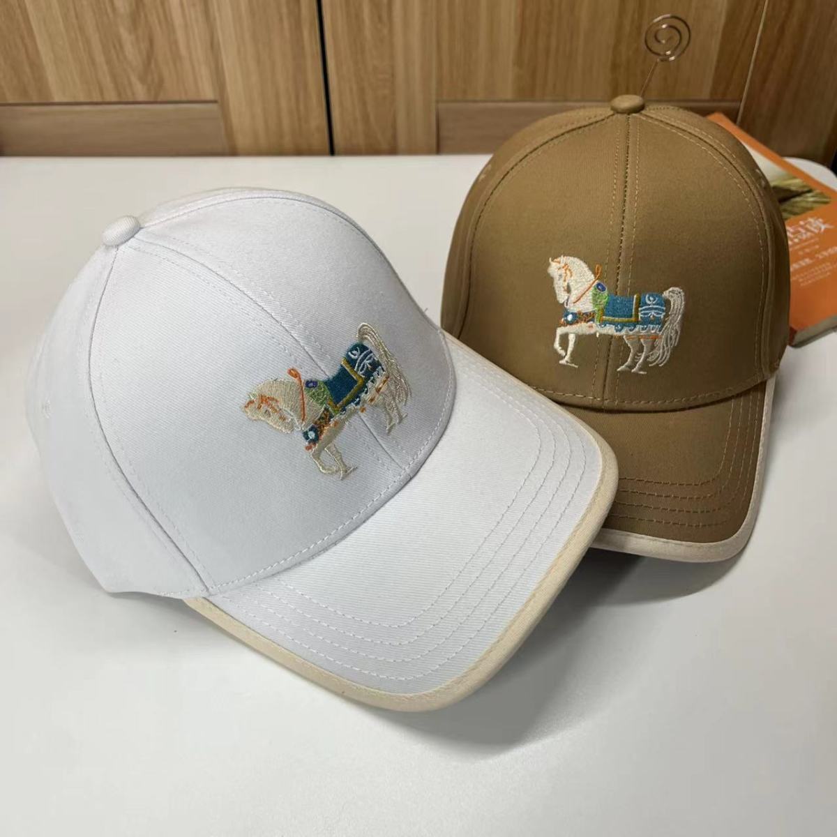 

Designer Ball Cap for woman horse embroidery Yoga Baseball Hat Classic Ball Caps Top quality hat canvas featuring men cap fashion women hats, Khaki