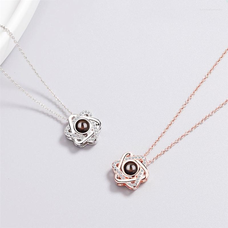 

Pendant Necklaces Sole Memory 100 Languages I Love You Projection Star Geometry Silver Color Clavicle Chain Female Necklace SNE478