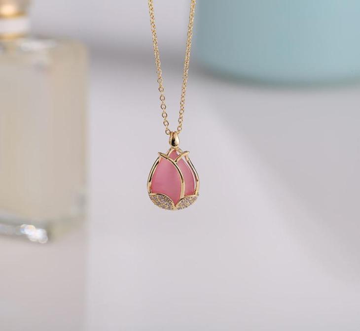 

Luxury Design Handmade Gold Plated Stainless Steel Pink Gemstone Pendant Necklaces for Women3401860