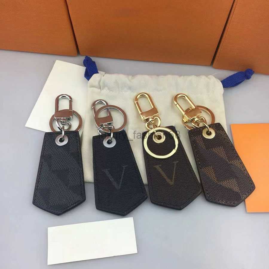 

Designer Keychains Bag Accessories Car Key Chain Gift Flowers Letters Design for Man Woman