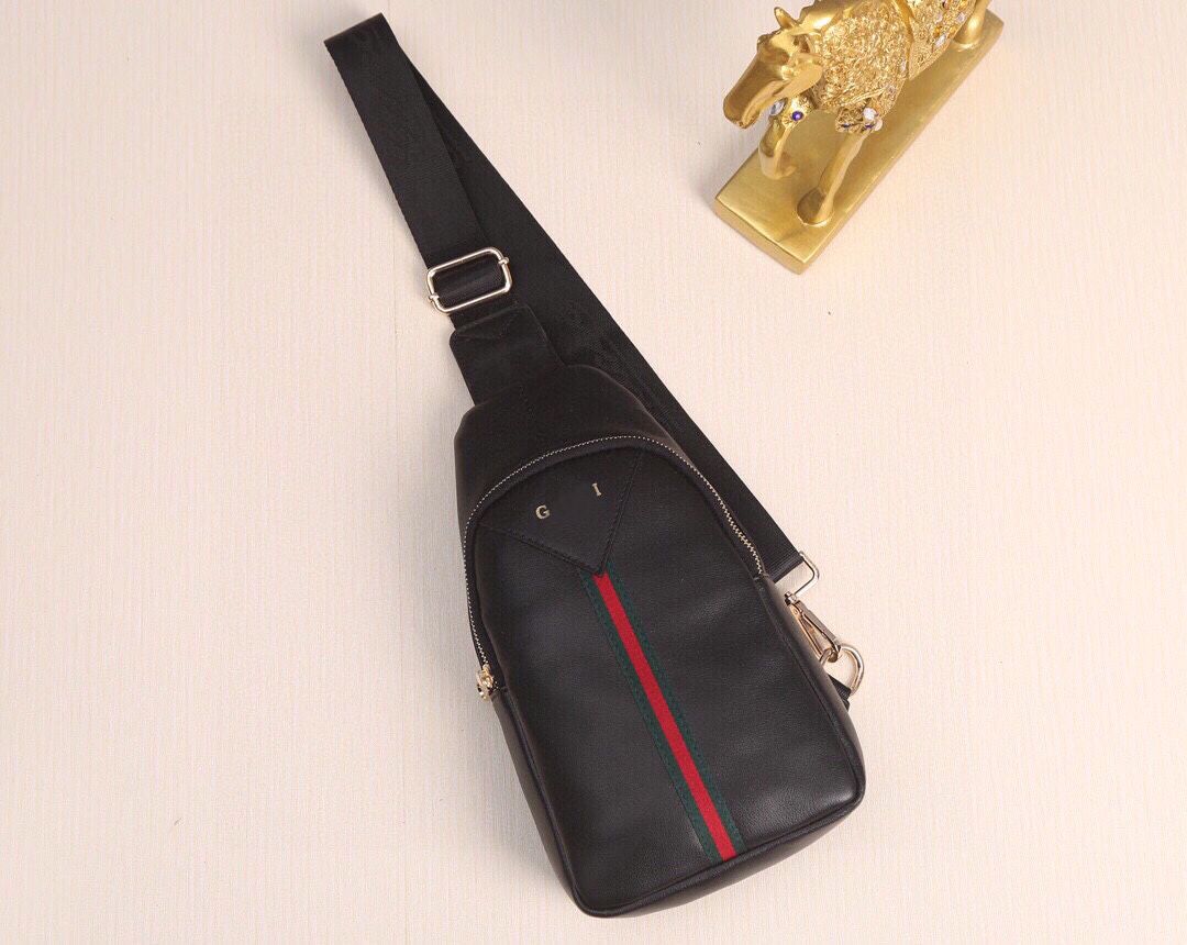 

2023 bag leisure fashion bag chest sports purse small new crossbody phone leather leather designer bag men's mobile men's bac Rbsv, Black