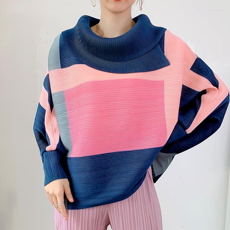 

Women's T Shirts Miyake Pleated Women 2023 Spring Summer Lapel Color Bump Top Fashion Age Reduction Bat Sleeve T-shirt Base Small Shirt, Green