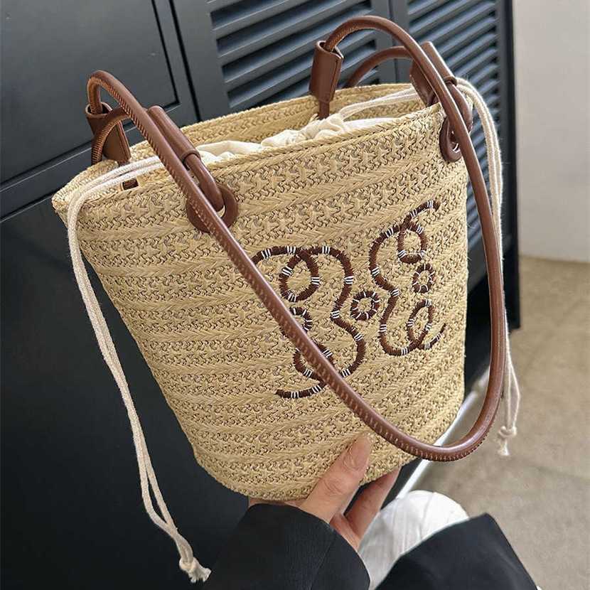 

Designer bag 2023 handbag New Leisure Texture Urban Minimalist Design Small Pocket Mobile Phone Oblique Straddle Women's, White4