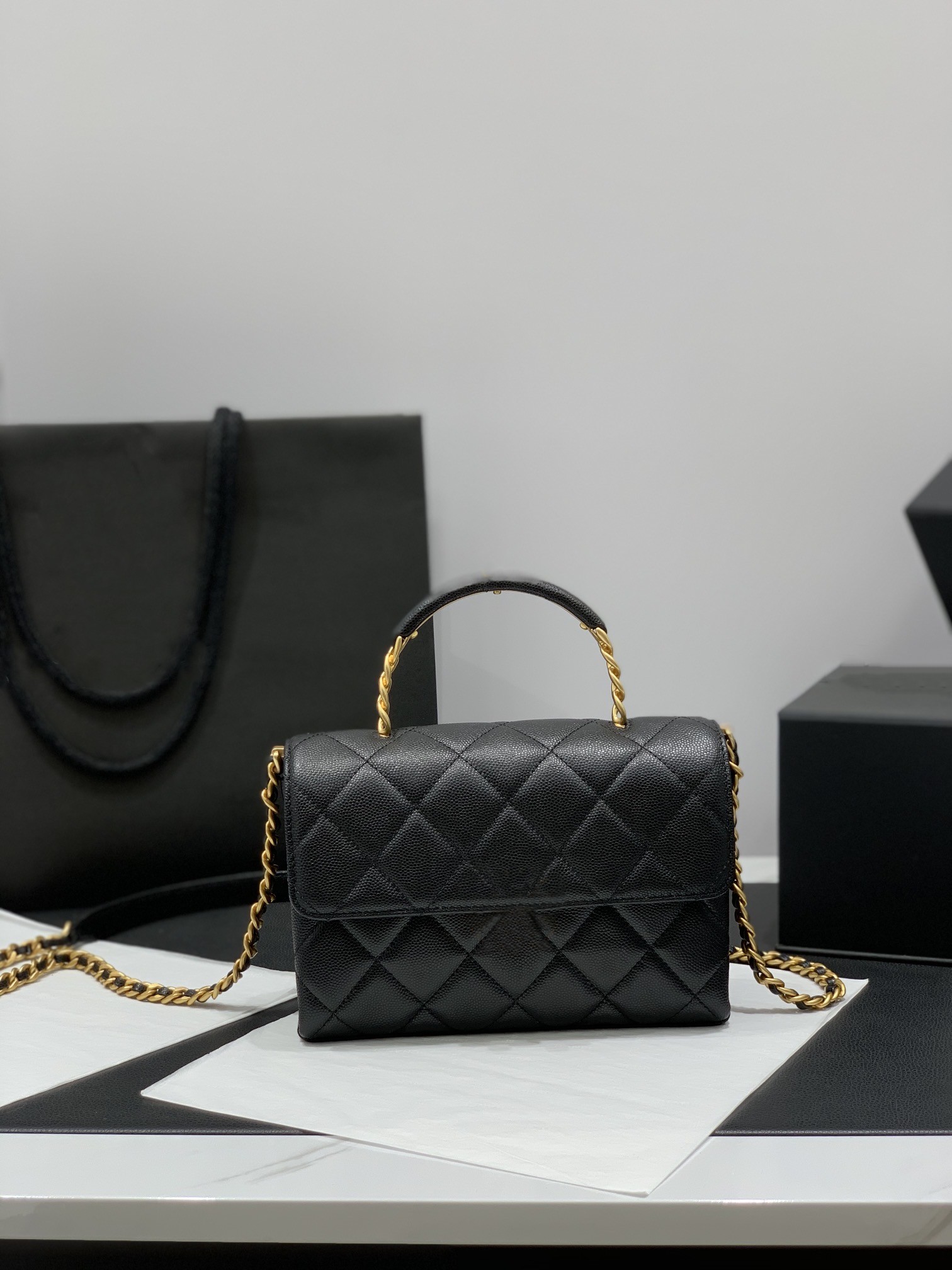 

2023 New Bag Lid Bag Women's Small Fragrant Genuine Leather Chain Cross Shoulder Handheld Fashion Versatile Women's Bag, Black