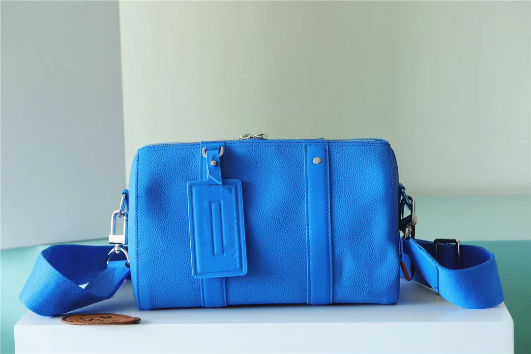 

2023 Women's top original copy Indigo This handbag is made of cow leather, showing a handsome style with fine texture. Leather brand and jacquard, Blue