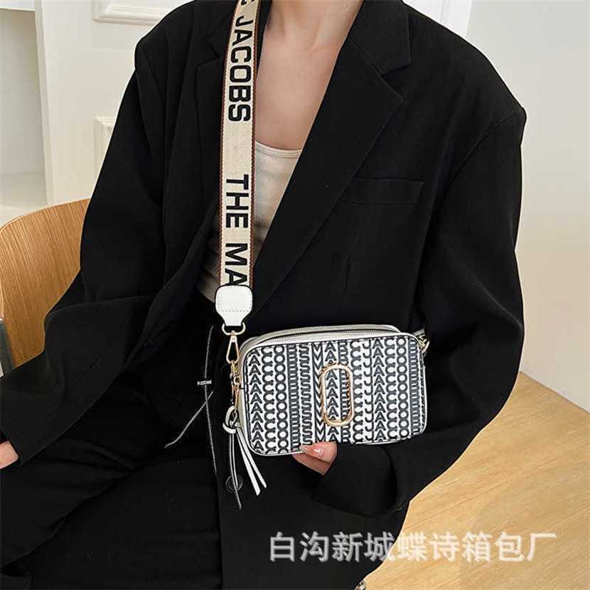 

Designer bag 2023 handbag Texture Versatile New Korean Edition Woven Checker Small Square Women's One Shoulder Crossbody, White9